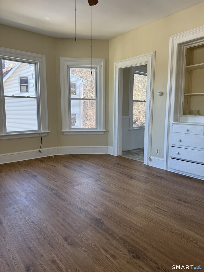 Building Photo - 140 Hillside Ave