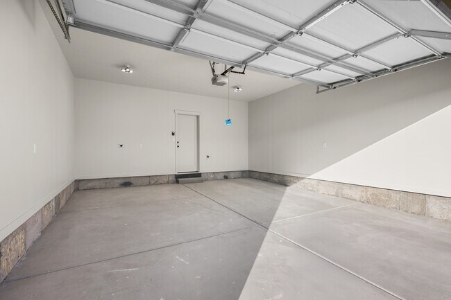 Building Photo - 1175 N Meridian Ln