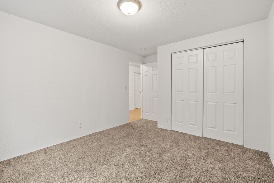 Building Photo - 5957 N Saint Croix Dr