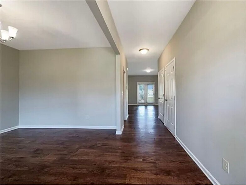 Building Photo - 444 Lake Ridge Ln