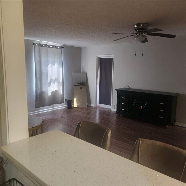 Building Photo - 300 Peachtree Rd NE