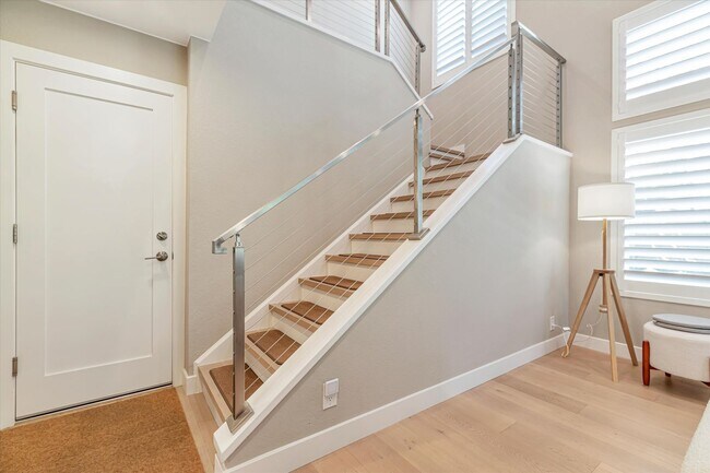 Building Photo - Hamilton Place Townhome