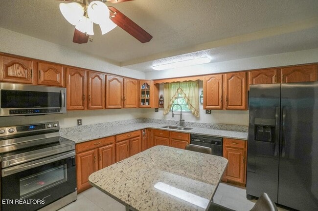 Building Photo - 1301 Chert Pit Rd