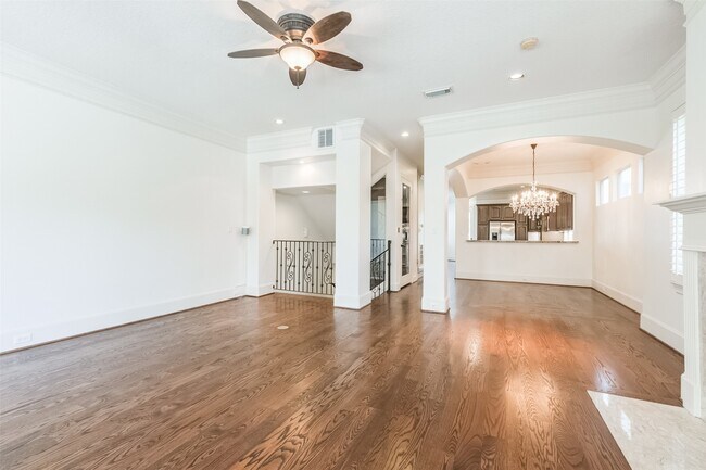 Building Photo - 407 W Bell St