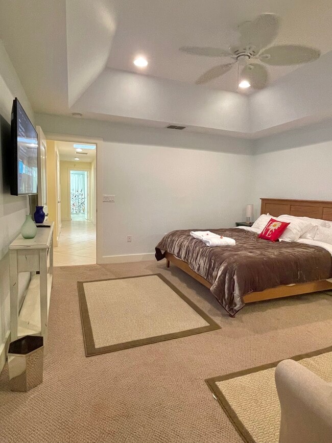 Building Photo - 400 Live Oak Rd