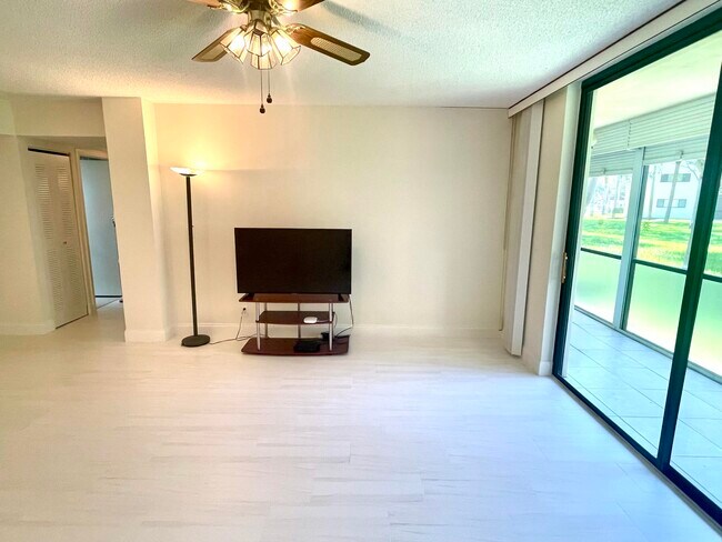 Building Photo - 5130 Las Verdes Cir