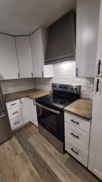 Building Photo - 206 W Chester St