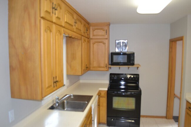 Building Photo - 3BR Home on Large Corner Lot – NW Rochester