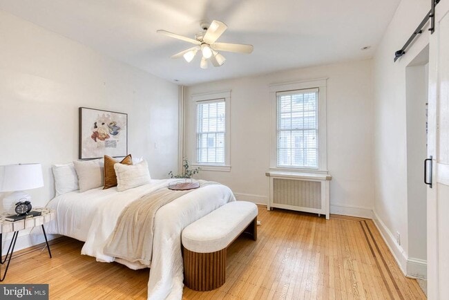 Building Photo - 401 E Lake Ave