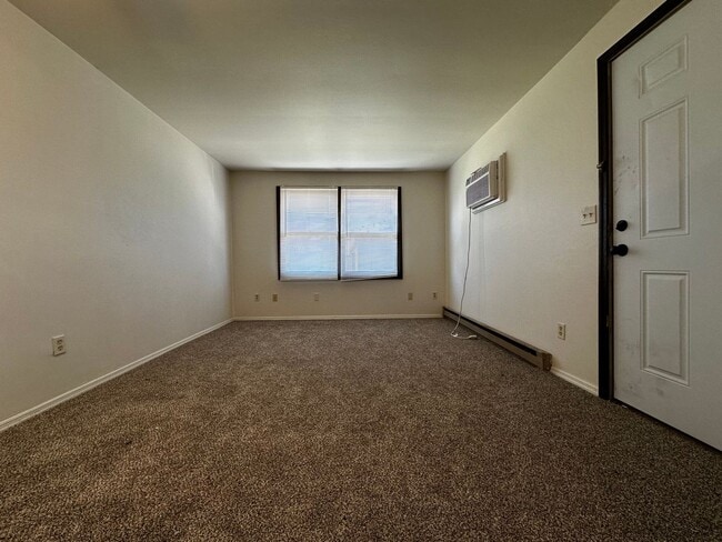 Building Photo - 420 S Maple Ave