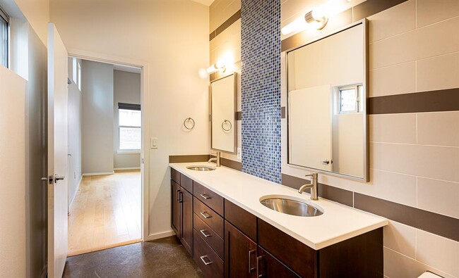 Building Photo - 3803 Byron Dr