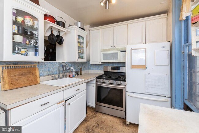 Building Photo - 866 N 30th St