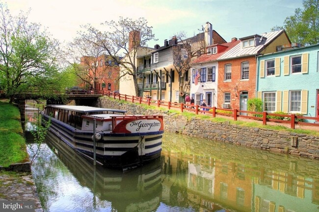 Building Photo - Georgetown Waterfront Home!