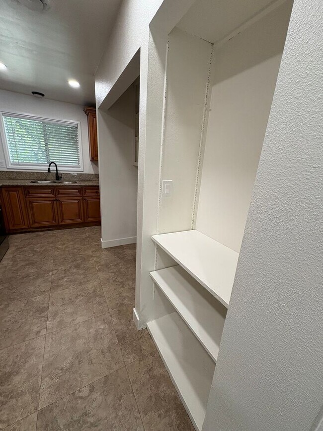 Building Photo - Beautiful 3 Bedroom Condo