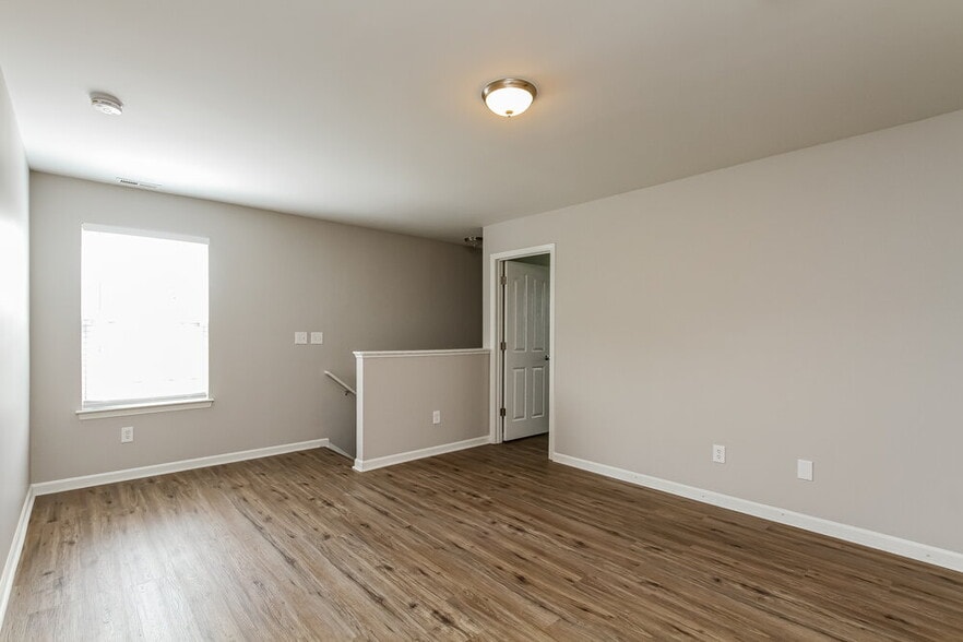 Building Photo - 255 Flanders Dr