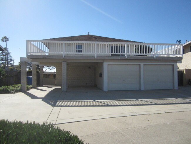 Primary Photo - Well Maintained Duplex near Ventura Beach!