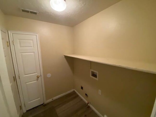 Building Photo - 3 Bedroom, 2 Bathroom Twin Home