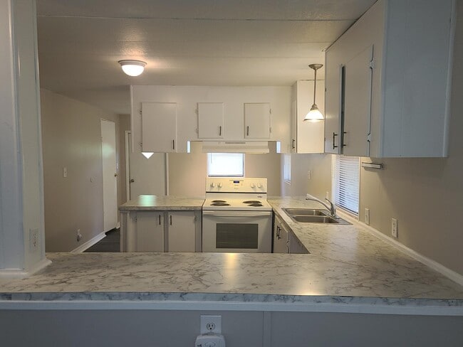 Building Photo - 8405 Verano St