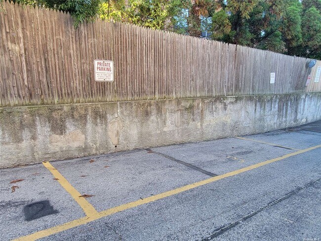 Building Photo - 172-31 Highland Ave