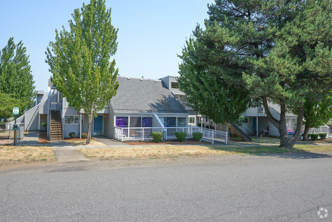 Primary Photo - Norcrest Apartments