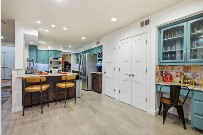 Building Photo - 2915 Quail Oak St