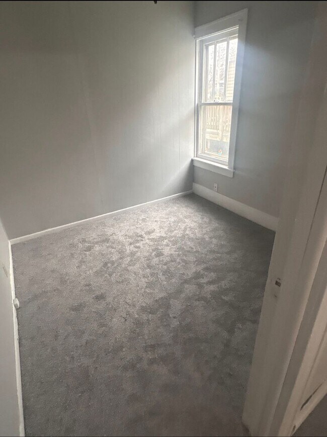 Building Photo - 623 W Main St