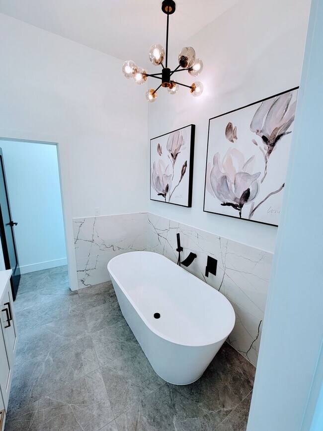 Building Photo - ABSOLUTELY UNBELIEVABLE NEW HIGH END CUSTOM HOME!