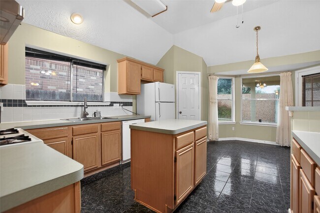 Building Photo - 12530 Meadowglen Dr