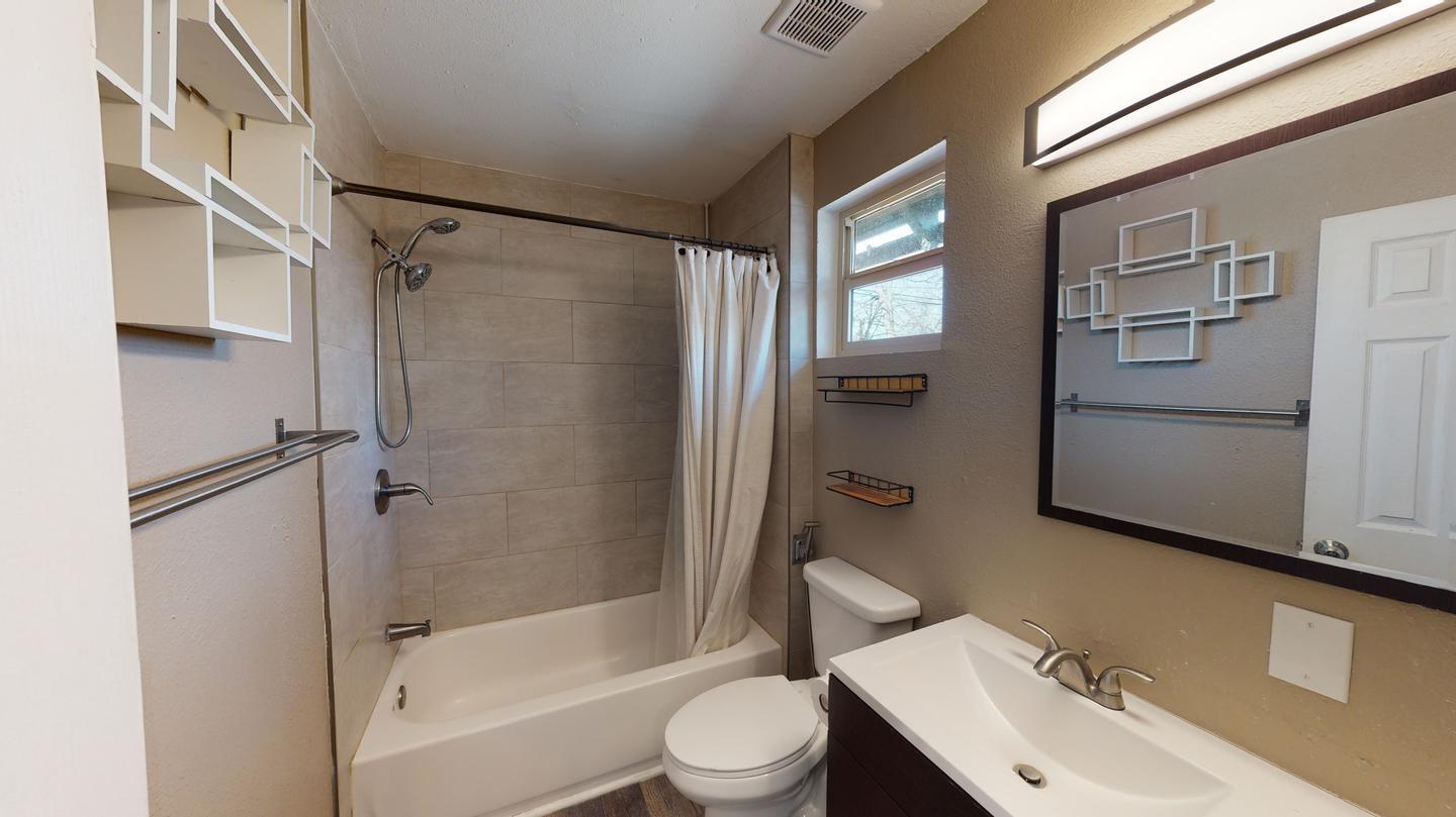 Building Photo - Bright & beautiful South Park Hill duplex property with large fenced shared yard