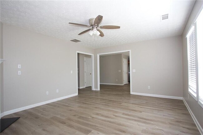 Building Photo - 3292 Shady Valley Ct SW