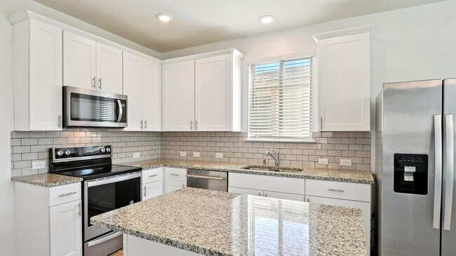 Building Photo - 141 Miracle Dr