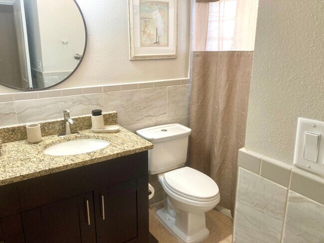 Building Photo - Furnished condo with dock!