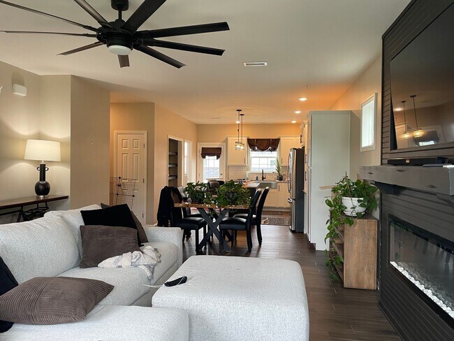 Building Photo - Luxury New Construction Townhome in Lime S...