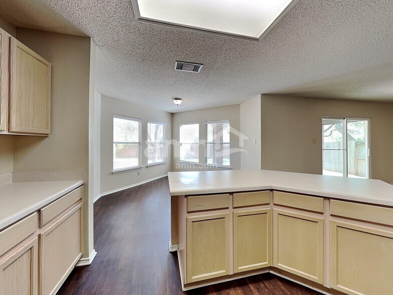 Building Photo - 438 Terra Cotta