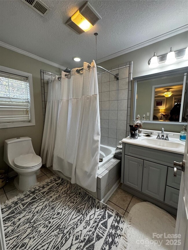 Building Photo - 404 Moss Springs Rd