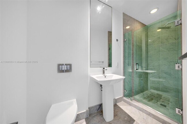 Building Photo - 801 S Miami Ave