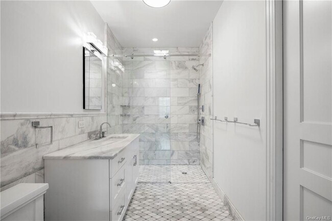 Building Photo - 26 East Pkwy