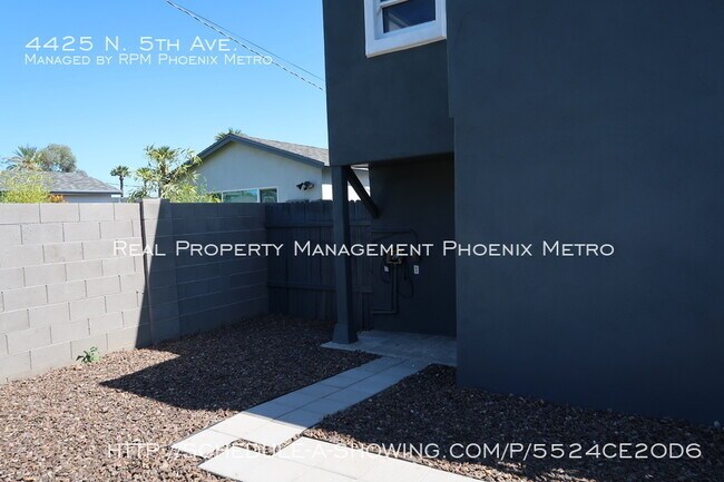Building Photo - UPTOWN HOME WITH PRIVATE YARD!