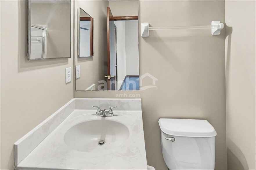 Building Photo - 5829 Sharets Dr