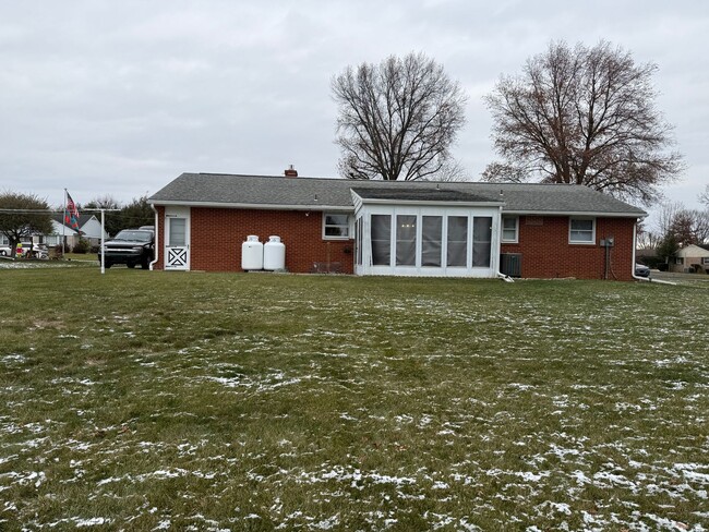 Building Photo - Myerstown 3 bedroom 2 bath rancher