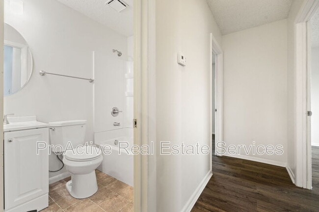 Building Photo - 5761 Luck Ln