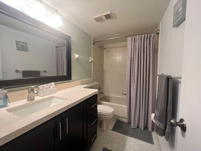Building Photo - 825 Egret Cir