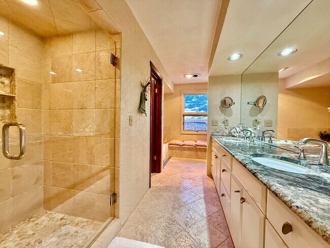 Building Photo - Historic Manitou Springs Home for Rent – M...