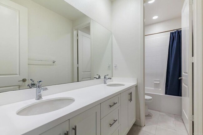 Building Photo - 1316 Vista Ave