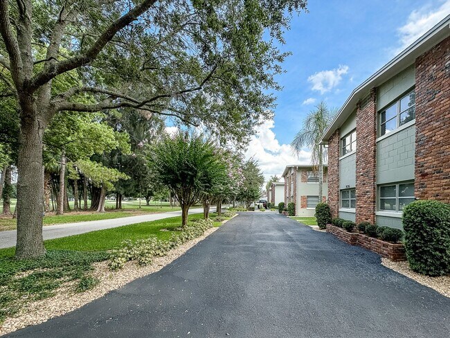 Building Photo - McLean Fairway 3036B