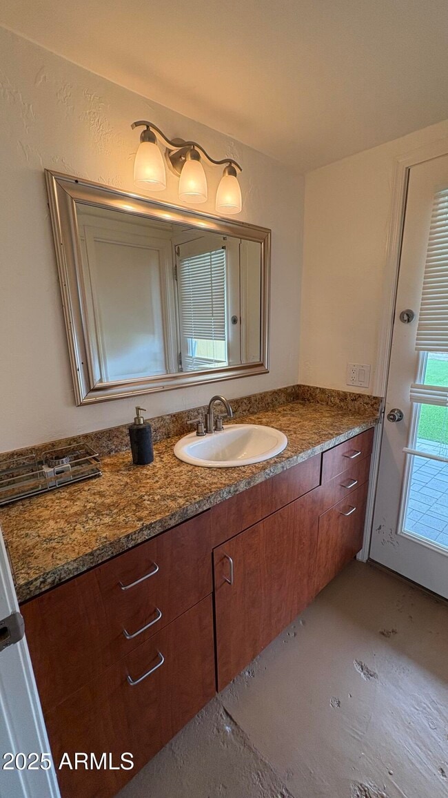 Building Photo - 422 W Eva St