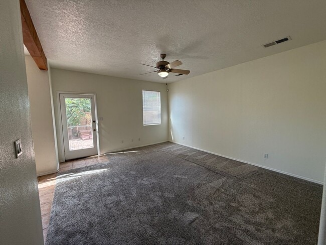 Building Photo - Charming 3-bedroom, 2.5-bathroom home