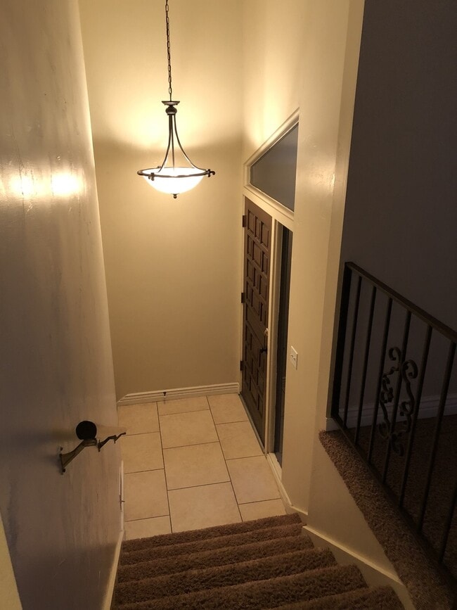 Building Photo - Duplex Available In Gorgeous Holiday Area