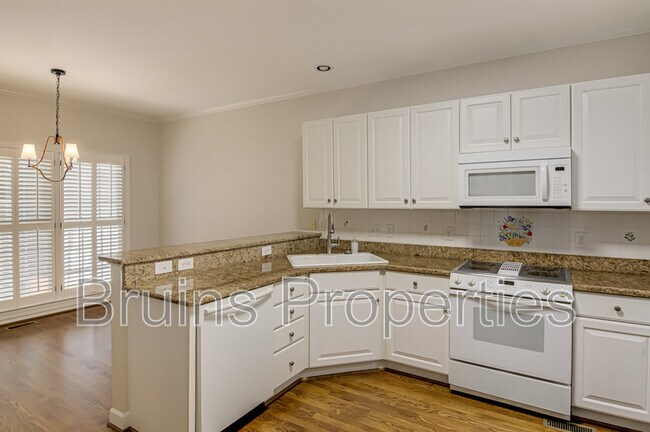 Building Photo - 8 Indigo Cove