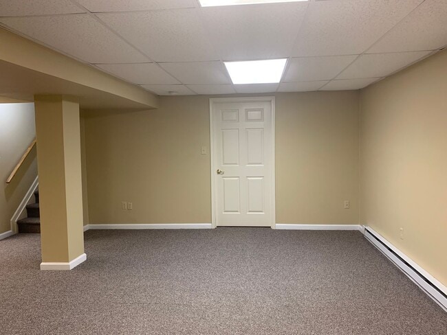 Building Photo - CONTRACT PENDING!! Lovely single family, brick rancher home with 3 beds/2.5 baths!!
